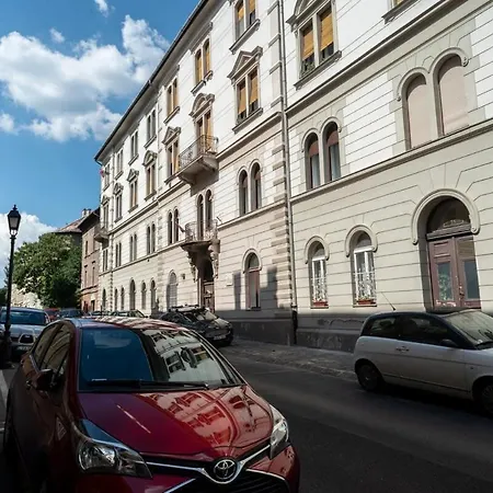 Stylish Under The Buda Castle Apartamento *