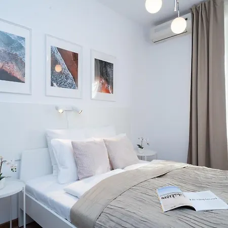 Stylish Under The Buda Castle Apartamento *